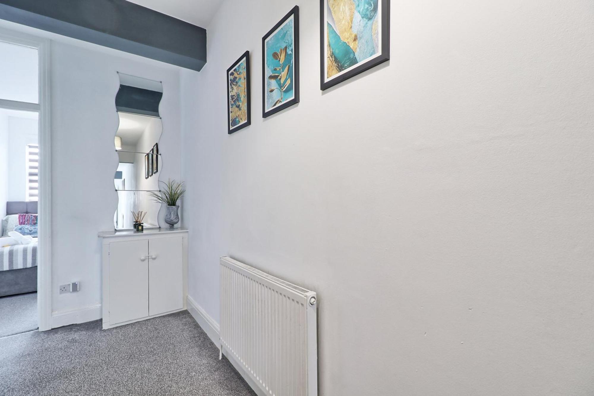 Luxury 3-Bed Apartment Near To London With Parking Hornchurch Exterior photo