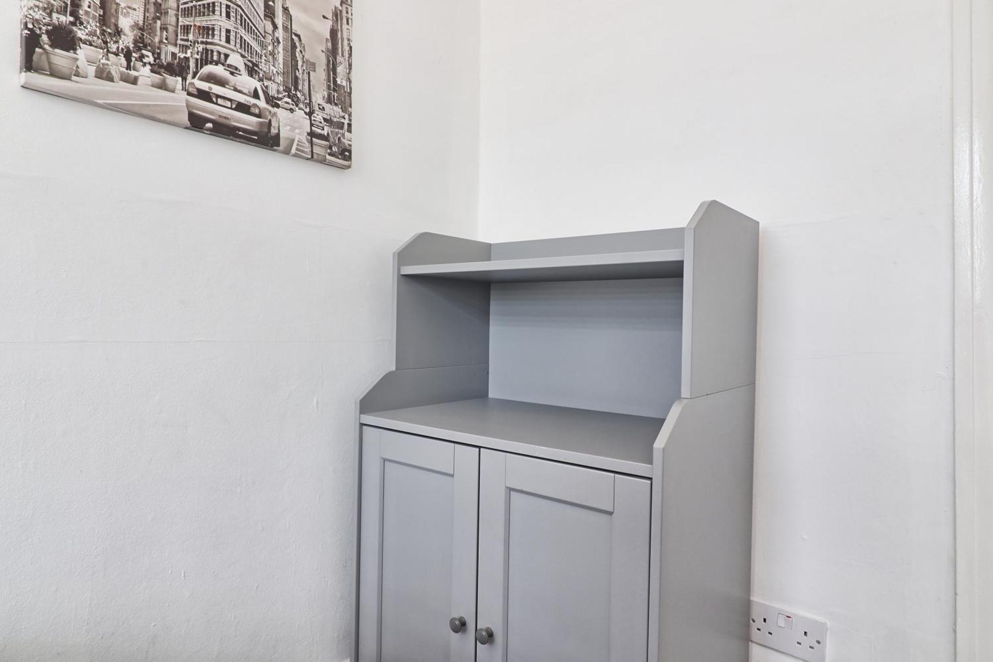 Luxury 3-Bed Apartment Near To London With Parking Hornchurch Exterior photo