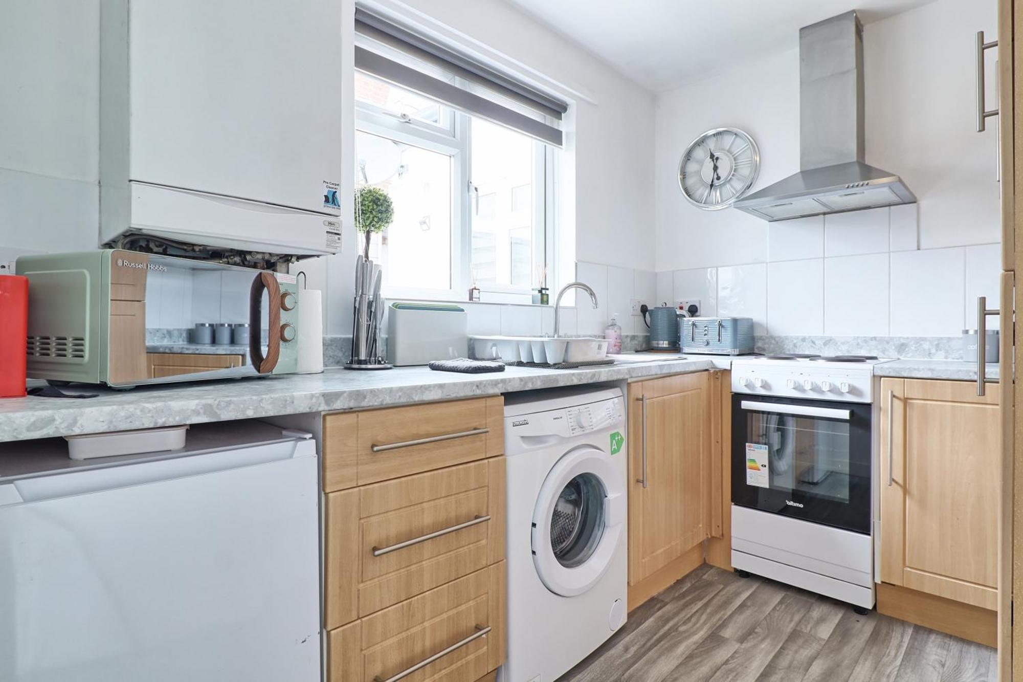 Luxury 3-Bed Apartment Near To London With Parking Hornchurch Exterior photo