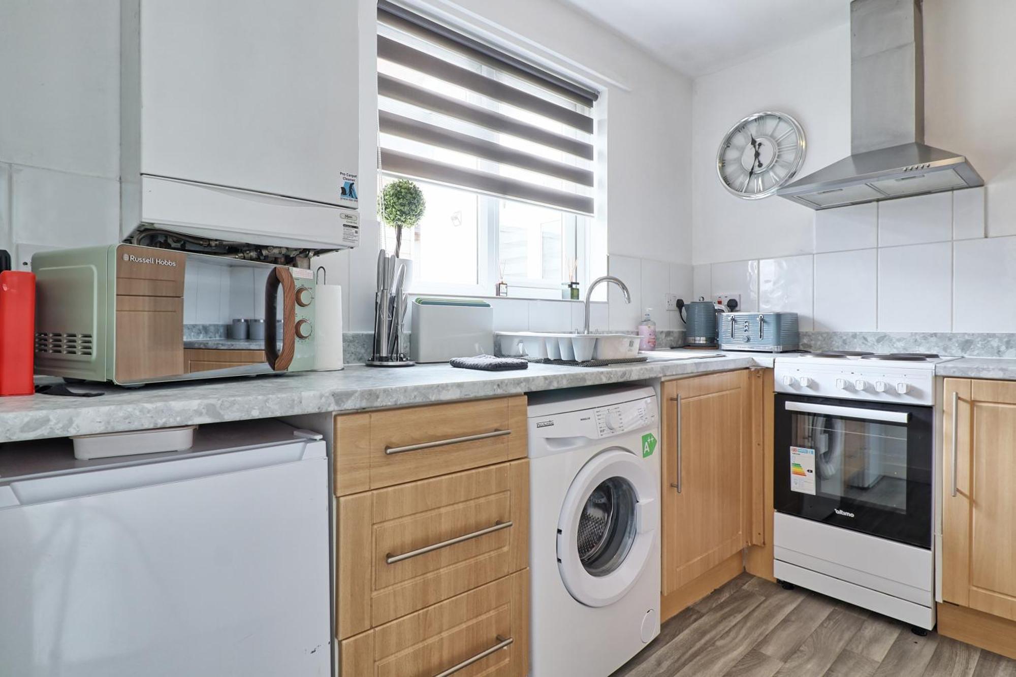 Luxury 3-Bed Apartment Near To London With Parking Hornchurch Exterior photo